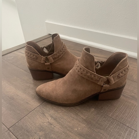 Fergalicious by Fergie Ankle Booties 9.5 - Picture 1 of 8